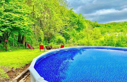 Linton Cabin | Yellow River Lodge 6-bedroom cabin w/Pool & Hot Tub & Pool Table