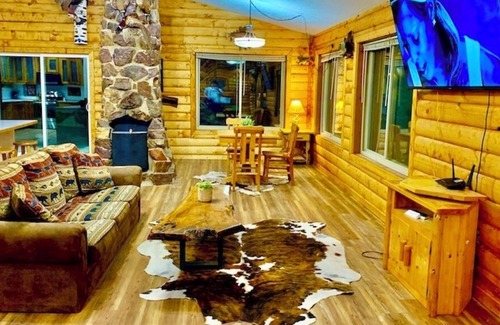 Waterville Cabin | Yellow River Lodge with Pool & Hot Tub