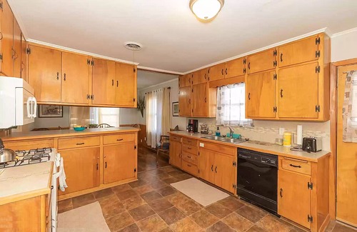 Amarillo House | Yellow Rose House