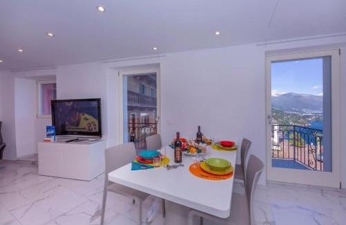 Ronco sopra Ascona Apartment | Yellow View Apartment - Happy Rentals