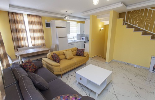Tasbuku Villa | Yellow Villa Marmaris Daily Weekly Rental