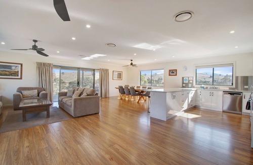 Little River Cottage | YellowBox Accessible Cottage Tumut