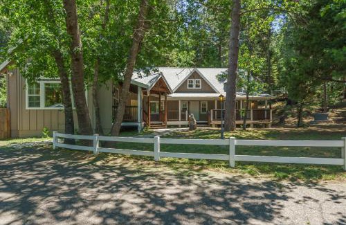 Arnold House | Yellowdog Inn