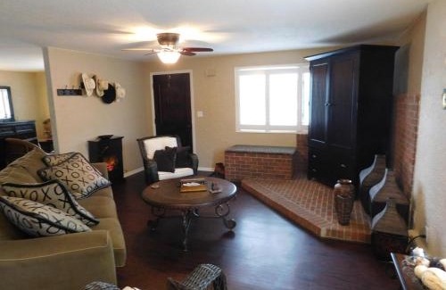 Cody House | Yellowstone House of the Three Bears 2 Blocks to Downtown