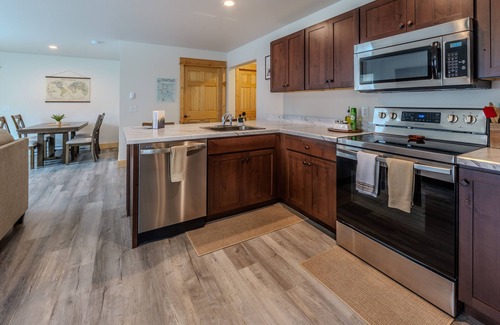 Gardiner Apartment | Yellowstone Retreat Rentals U3: two blocks from Yellowstone!