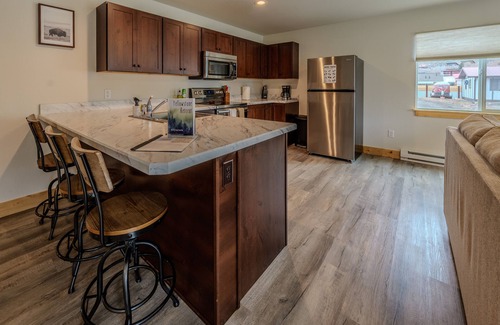 Gardiner Apartment | Yellowstone Retreat Rentals U3: two blocks from Yellowstone!