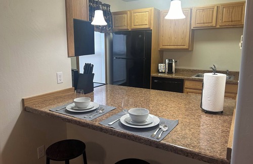 Gardiner Apartment | Yellowstone River Hideaway - 1/4 Mile from Yellowstone NP - 1BR Renovated Apartment - Surrounded by Mountains & Overlooking the Canyon