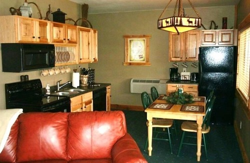 Gardiner Cabin | Yellowstone Riverfront Cabin, Sleeps 9, $171-$325/nt, 300 yards to Yellowstone