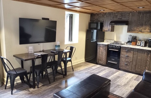 Gardiner Hotel | Yellowstone Riverside Cottages