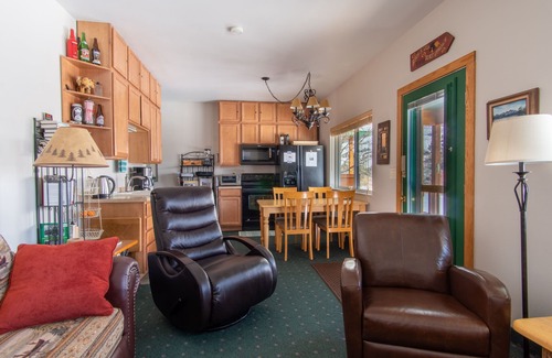 Gardiner Cabin | Yellowstone Riverside Cabin - On the River Next to Yellowstone National Park!