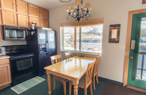 Gardiner Cabin | Yellowstone Riverside Cabin - On the River Next to Yellowstone National Park!