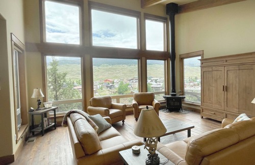 Gardiner House | Yellowstone Riverview Cabin - 4BRs w/Stunning Mountain Views!