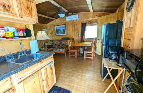 Gardiner Cabin | Yellowstone's Treasure Cabin #2, few min drive to Yellowstone Park