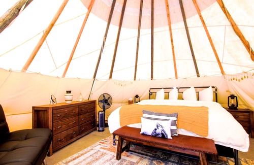 Gardiner Resort | Yellowstone Tipis
