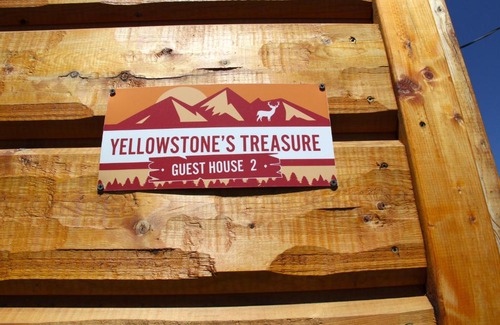 Gardiner House | Yellowstone Treasure Guesthouses on the River
