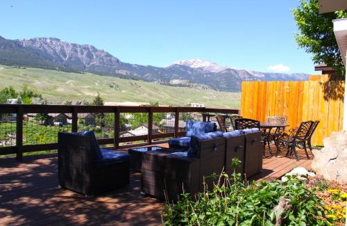 Gardiner House | Yellowstone Treasure Guesthouses on the River