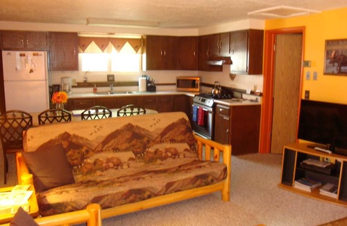 West Yellowstone Cabin | Yellowstone Wildlife Cabins - Moose Cabin Sleeps to 4 - less than a mile to Yellowstone!