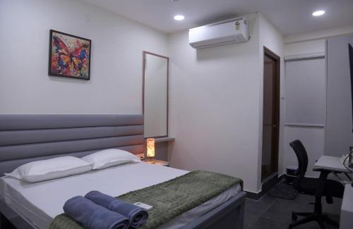 Serilingampally Apartment | Yendluri's- QueenBed Room-12 Kondapur, Gachibowli
