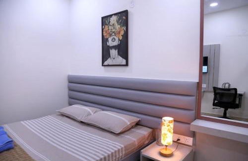 Serilingampally Apartment | Yendluri's- QueenBed Room-26 Kondapur, Gachibowli