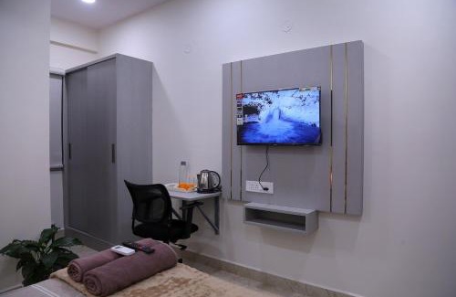 Serilingampally Apartment | Yendluri's- QueenBed Room-26 Kondapur, Gachibowli