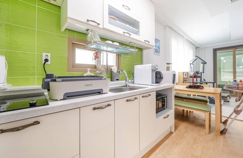 Dolsan-eup House | Yeosu Bebeolleh Pension