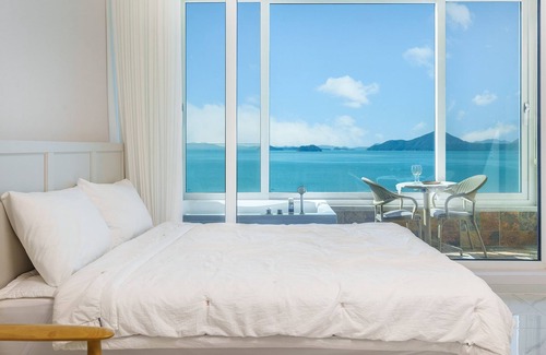 Yeosu House | Yeosu Stay Raonpine Spa Pension