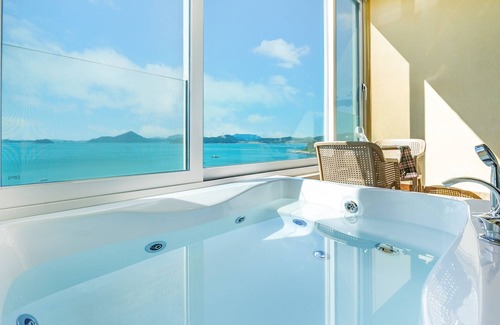 Yeosu House | Yeosu Stay Raonpine Spa Pension