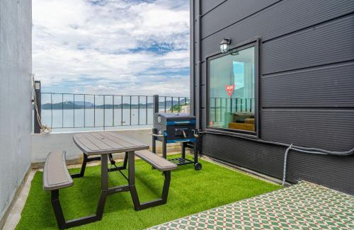Yeosu House | Yeosu Yellow Sub Marine