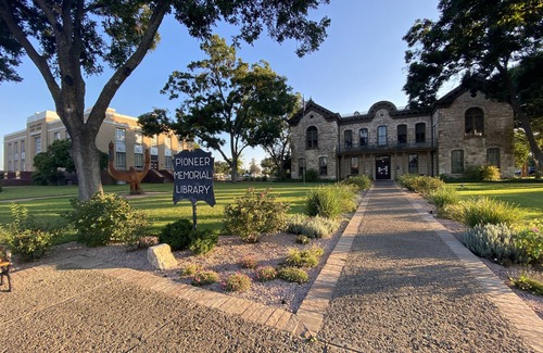 Sacavem House | Yes Deb Ahsbn
