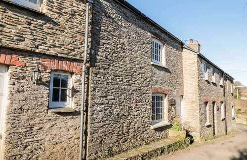 Stoke Fleming Cottage | YEW TREE COTTAGE, pet friendly, with open fire in Stoke Fleming