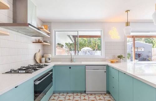Bogangar House | Yo Caba Caba - Beach House with a Colourful Twist