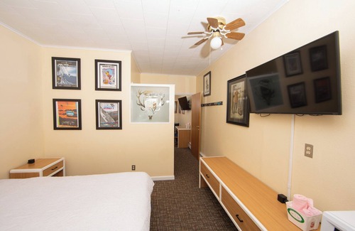 Red Lodge Hotel | Yodeler Motel