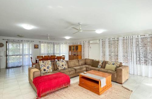 Traviston House | Yolanda - Burrum Heads- Beachfront - 3BR- Aircon