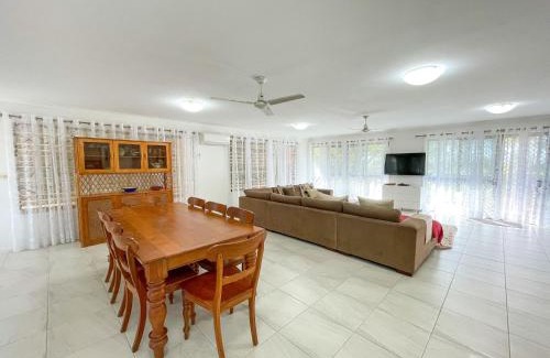 Traviston House | Yolanda - Burrum Heads- Beachfront - 3BR- Aircon