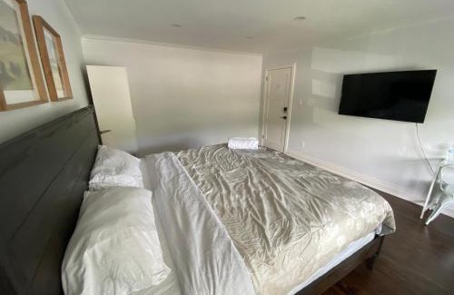 Newtonbrook House | Yonge and Finch Subway !L Spacious & Bright Private Bedroom with Shared Amenties