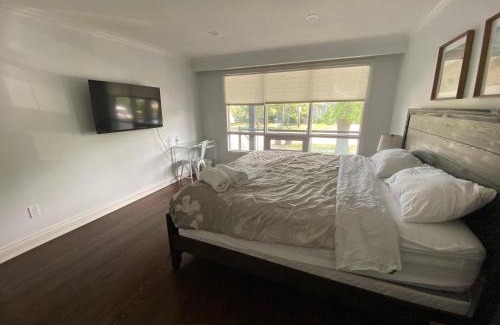 Newtonbrook House | Yonge and Finch Subway !L Spacious & Bright Private Bedroom with Shared Amenties