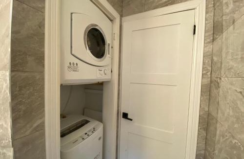 Newtonbrook House | Yonge and Finch Subway !L Spacious & Bright Private Bedroom with Shared Amenties