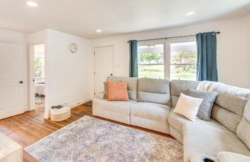 York House | York Farmhouse Hideaway Near Lake Redman