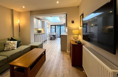 Cowes Ski Chalet | York Street