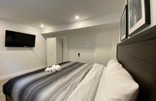 York Mills House | Yorkmills and Bayview !A Spacious and Modern Private Bdr with Shared Bathroom