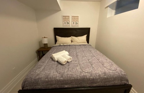 York Mills House | Yorkmills and Bayview !D Cozy & Stylish Private Bdr with Shared Bathroom