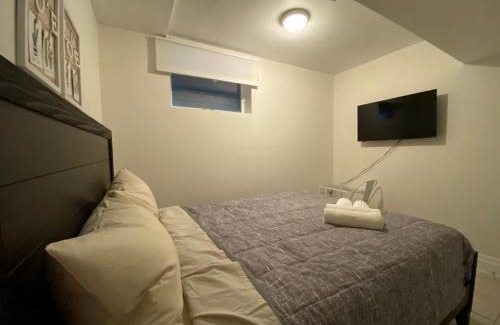 York Mills House | Yorkmills and Bayview !D Cozy & Stylish Private Bdr with Shared Bathroom