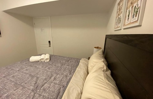 York Mills House | Yorkmills and Bayview !D Cozy & Stylish Private Bdr with Shared Bathroom