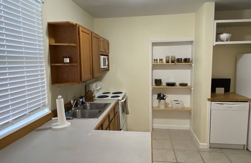 La Costa Village Apartment | You can hear the waves
