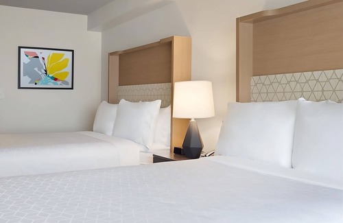 Florida Center Hotel | You found it! Close to it All! Onsite Pool, Near Universal Studios
