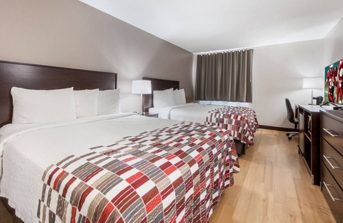Council Bluffs House | You found it! On-site Pool and FREE Breakfast, Near Desert Dome Omaha Zoo