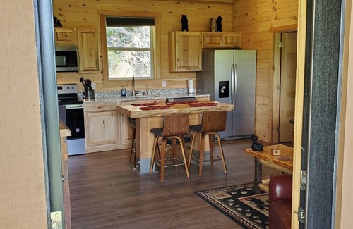 Whittier Cabin | You found the one! 13 mi to WCU, 8 mi to Casino! Dog friendly & HOT TUB! tubing