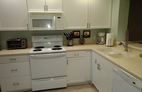 Hilton Head Island Villa | You need a VACATION!-Short Walk to Ocean & Coligny Plaza