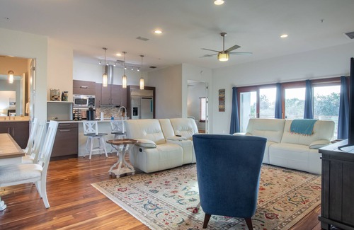 Winter Park Apartment | You're Pampered Here - Just 3 Blocks From Park Avenue!