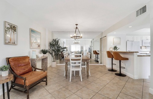 Bella Vista Condo | You will love it here! - large 2 story Condo, 3 min walk from beach